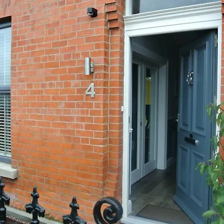 Merton Ave - Victorian Red Brick Terraced House دبلن