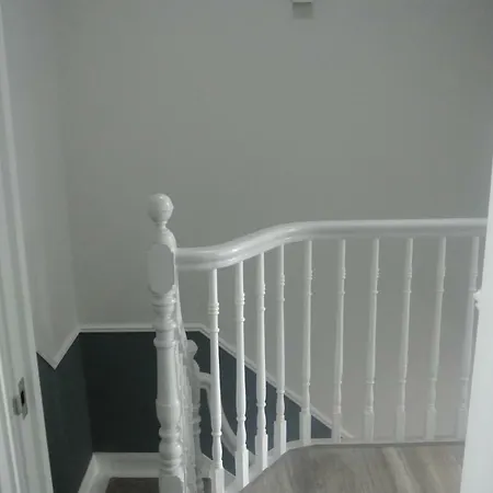 Merton Ave - Victorian Red Brick Terraced House בית נופש דבלין